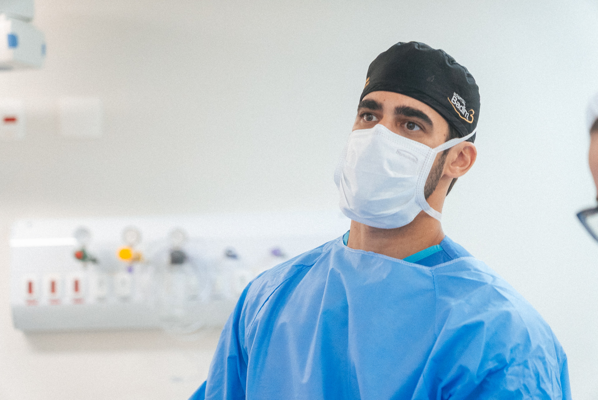 Dr. Pedro Badim no centro cirúrgico do Hospital Badim